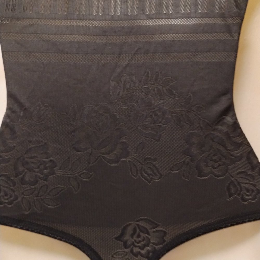 Werena (S) Underbust Tummy Tuck Shaper Thong Bodysuit - Picture 7 of 10